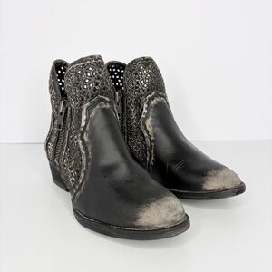 CIRCLE G Women's Short Western Distressed Boots Size 10